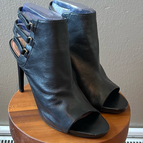 Vince Camuto Women's Fenette Heel Black Size 10 Good Condition - Picture 2 of 15